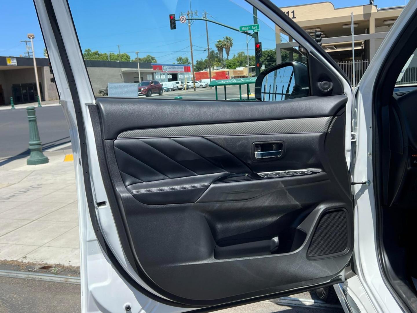 2020 WHITE /BLACK Mitsubishi Outlander PHEV (JA4J24A52LZ) , located at 744 E Miner Ave, Stockton, CA, 95202, (209) 944-5770, 37.956863, -121.282082 - Photo#3